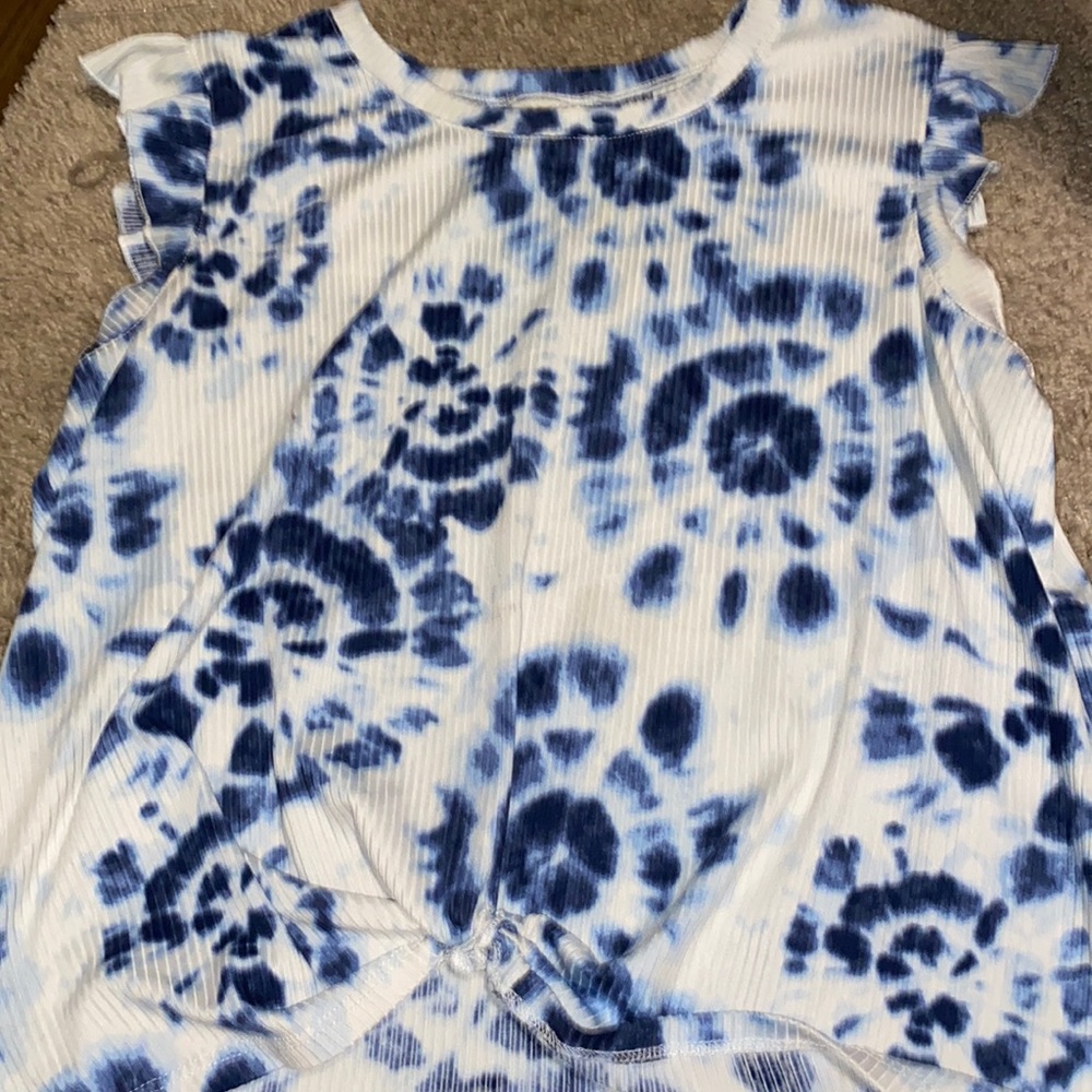 Short sleeve arm not for summer and tied at the bottom